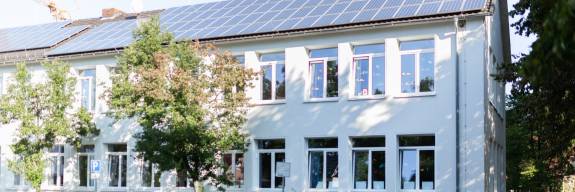 Schulgebäude der Grundschule Thüle